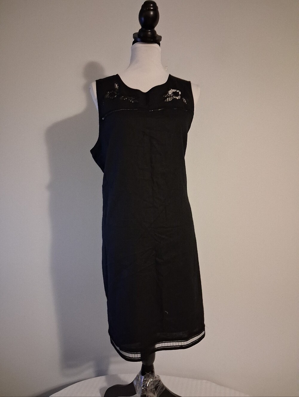 Black Sleeveless Dress with Cutout Detail At Neck And Hem Size 14